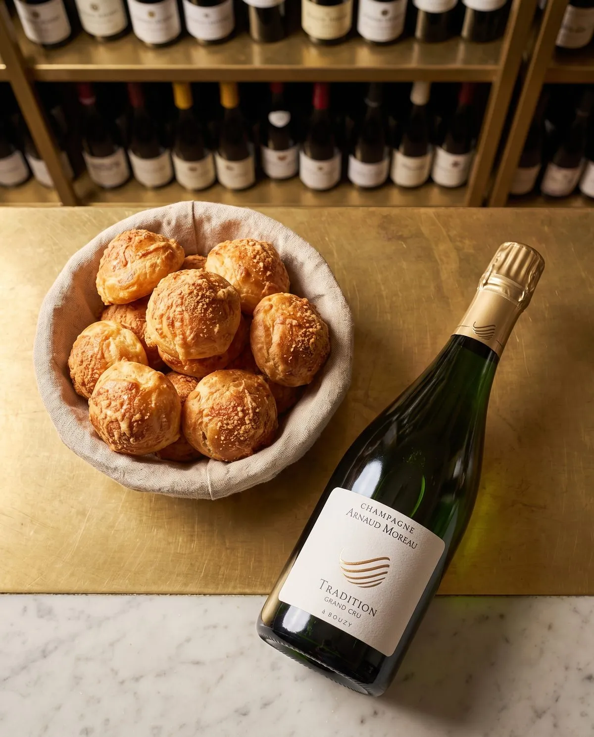 Gougères au comté et pointe de moutarde · accord champagne Arnaud Moreau